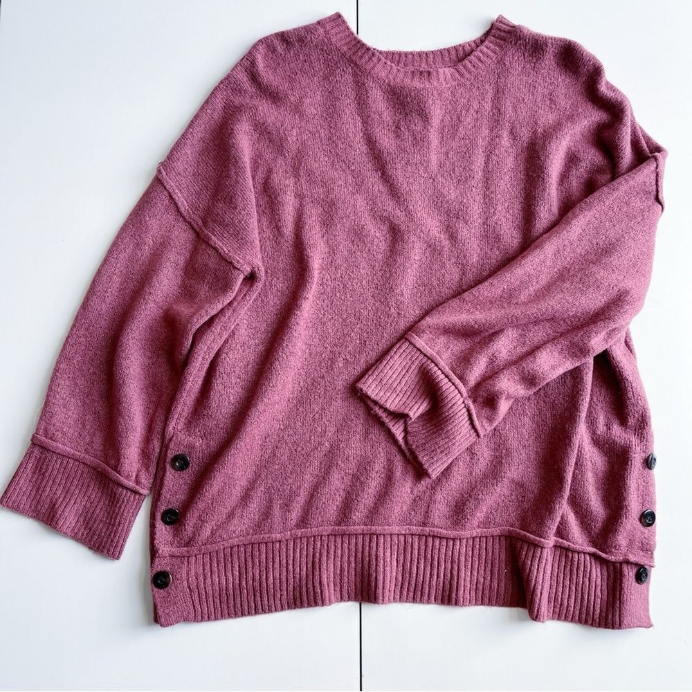 NEW DIRECTIONS Side Button Detail Crewneck Sweater NWOT | Petite Medium
